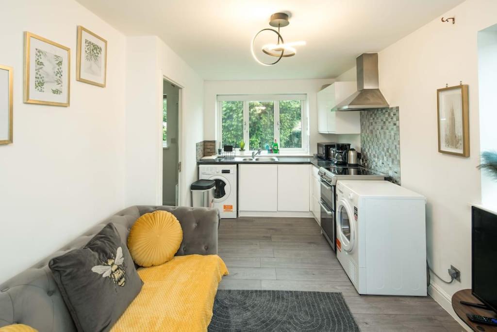Cozy Retreat Near Heathrow Airport