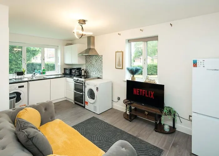 Cozy Retreat Near Heathrow Airport