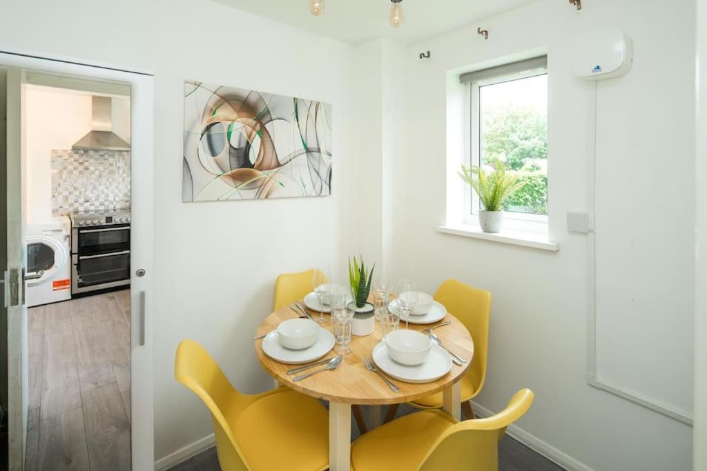 Cozy Retreat Near Heathrow Airport Feltham