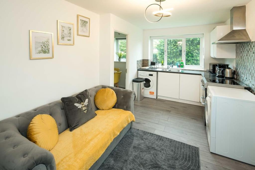 Cozy Retreat Near Heathrow Airport Apartment