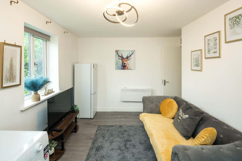 Apartment Cozy Retreat Near Heathrow Airport *