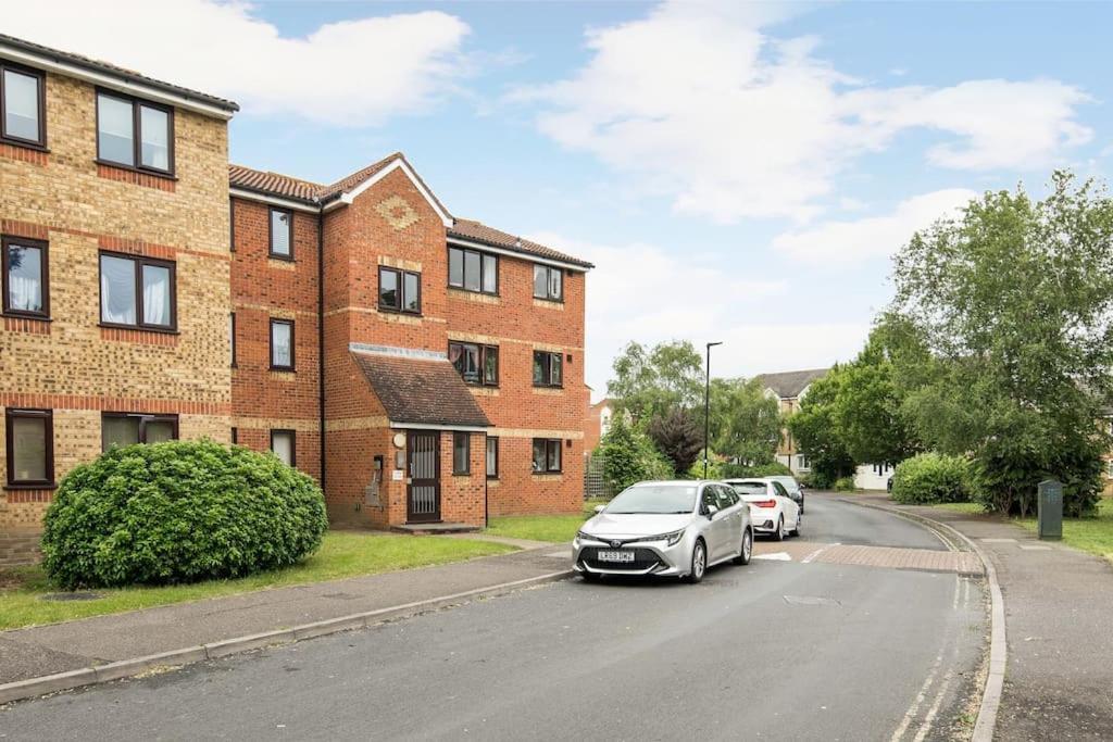 Apartment Cozy Retreat Near Heathrow Airport