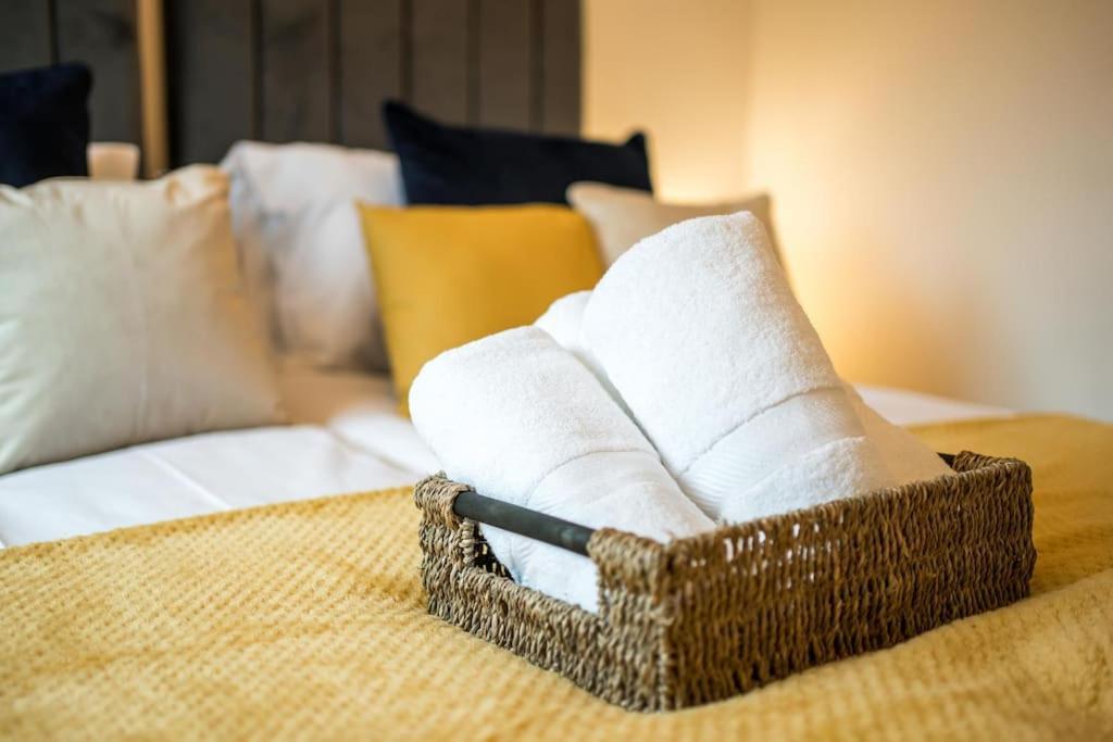 Cozy Retreat Near Heathrow Airport Apartment Feltham